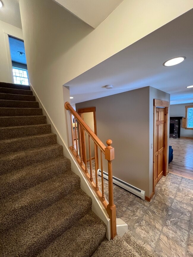 Building Photo - 2-12 Yvonne St