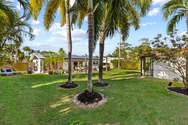 Building Photo - 4780 SE Bayshore Terrace