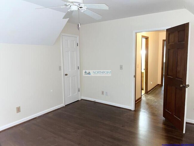 Building Photo - 5BR 3.5BA Stunning Home w/ Kitchen Suite • Garage + Carport in Marietta