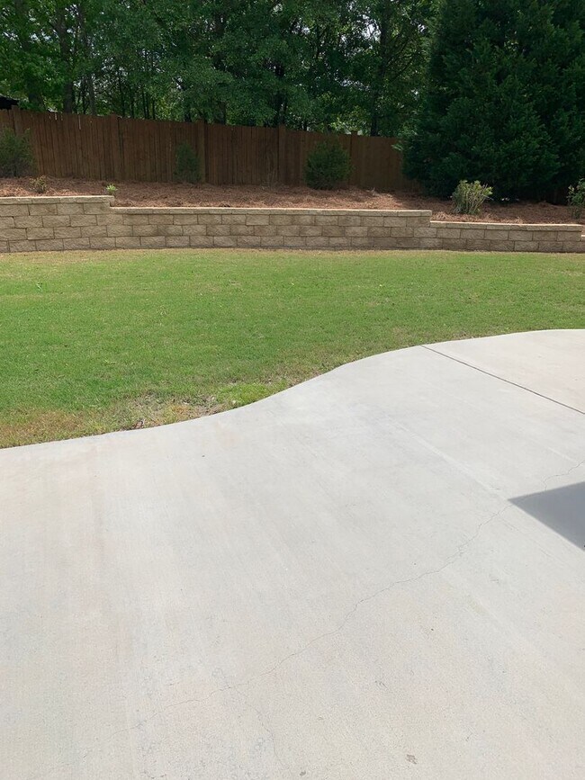 Building Photo - 816 Stoneview Dr