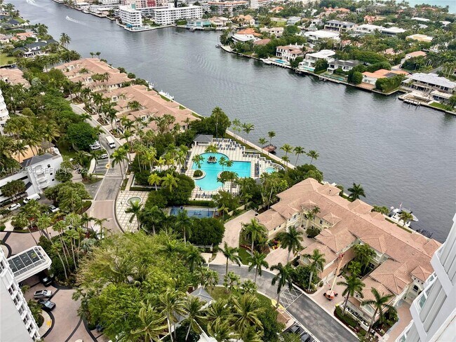 Building Photo - 21050 Point Pl