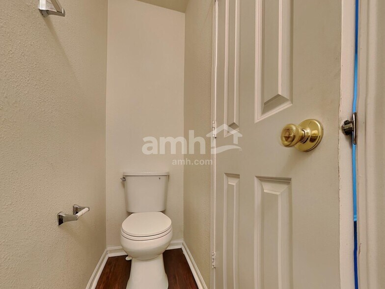 Building Photo - 8045 Bach Dr