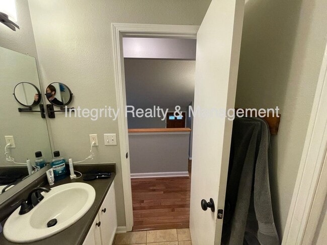 Building Photo - 475 E Chiswick Cir