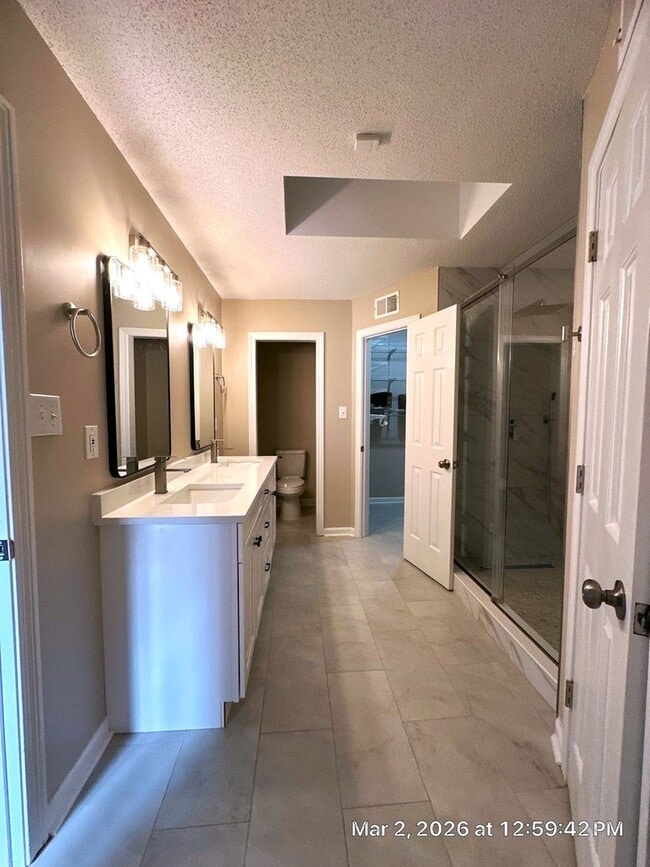 Building Photo - Germantown/ Gorgeous 5 Bedroom Home Newly Renovated