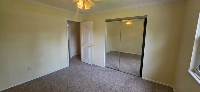Building Photo - 11864 Featherwood Dr