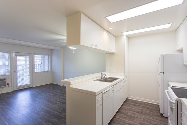 Building Photo - 5538 La Jolla Blvd