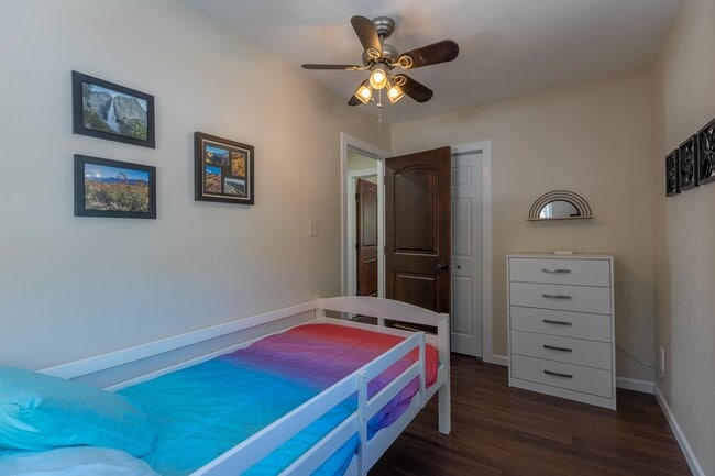 Building Photo - 1810 Shenandoah Dr