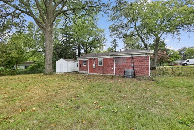 Building Photo - Spacious 3 Bed 1 Bath Home