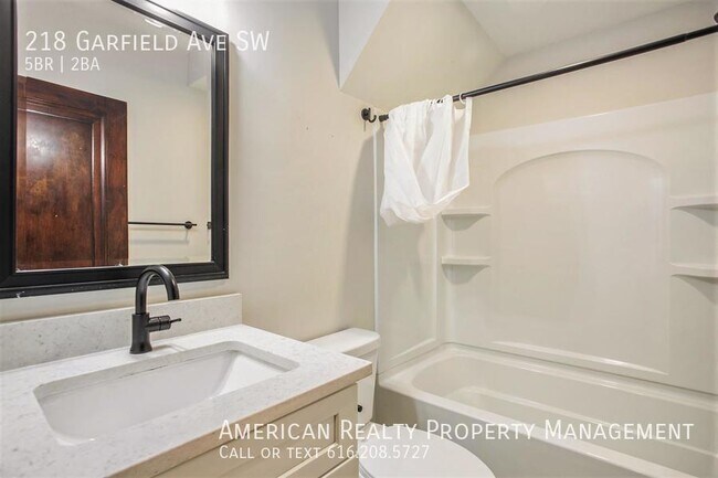 Building Photo - 218 Garfield Ave SW