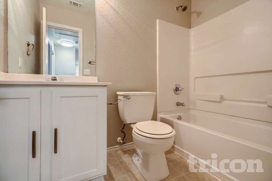 Building Photo - 9227 Dublin Heights