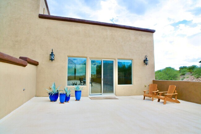 Building Photo - Mountain and City Views from this Furnishe...
