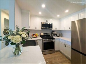 Building Photo - 19 Redbud