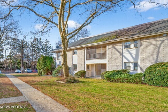 Building Photo - 2137 8th Ave