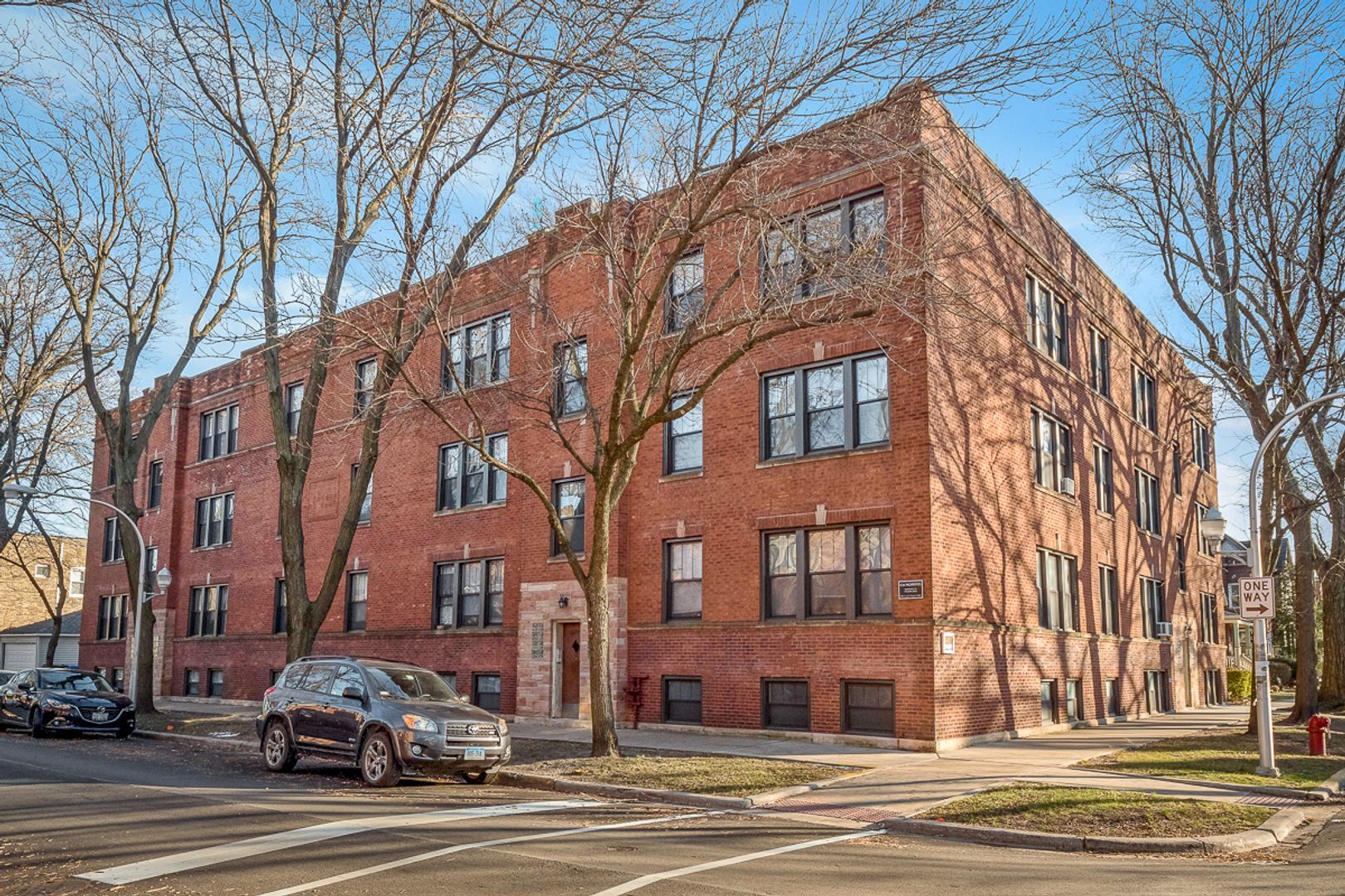 Building Photo - 4949 N Oakley Ave
