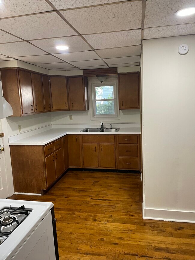 Kitchen DS - 8 Park Pl