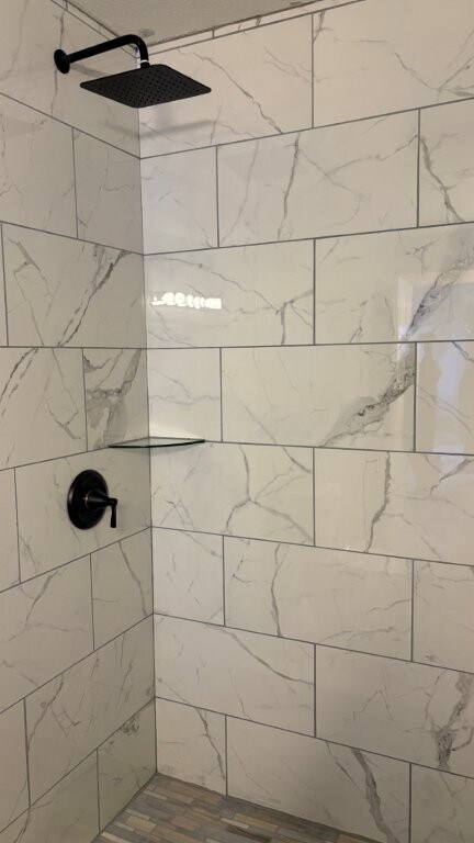 Building Photo - 619 E 1st St