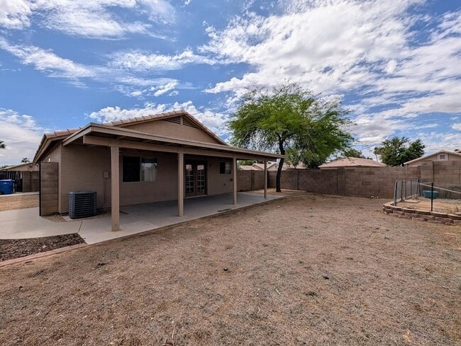 Building Photo - 15746 W Elm St