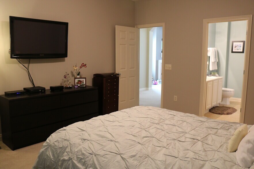 Building Photo - 5993 Treven Way