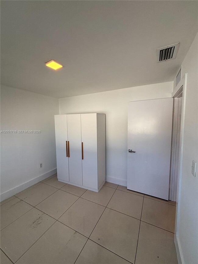 Building Photo - 821 SW 18th Ave