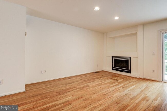 Building Photo - 12050 Edgemere Cir