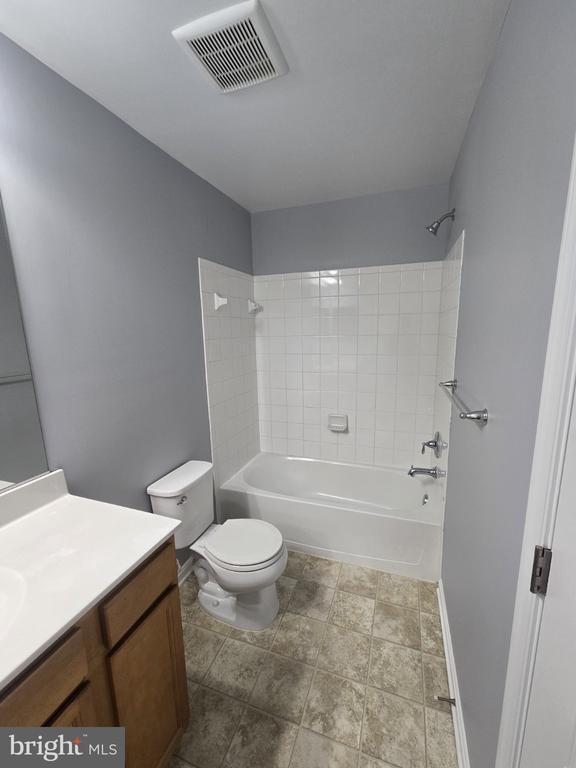 Building Photo - 7720 Village Park Dr