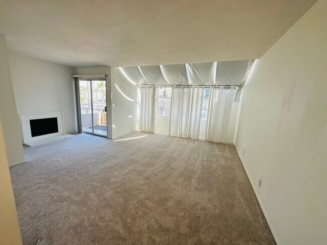 Building Photo - 16124 Twinkle Cir