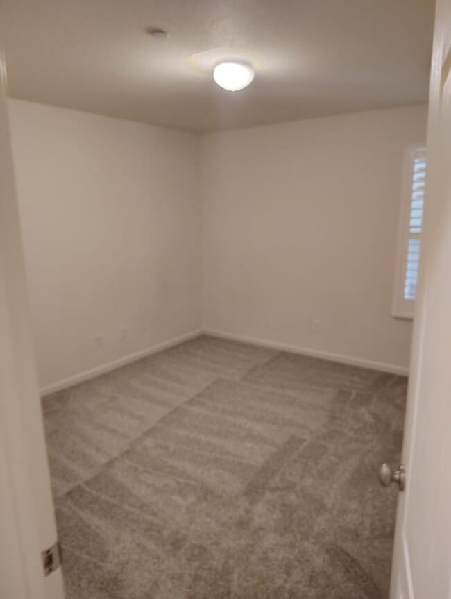 Building Photo - Bonus Office/Den, New Flooring, New Appliance, White Plantation Shutters throughout, Landscaped y...