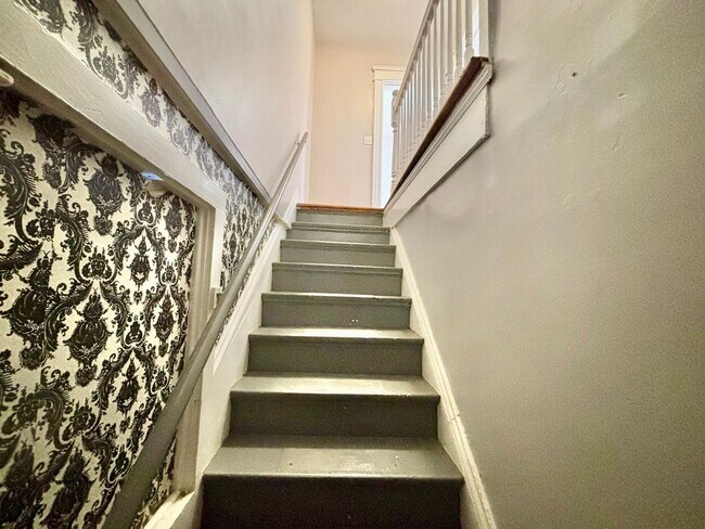 Building Photo - 208 W Tenny Ave