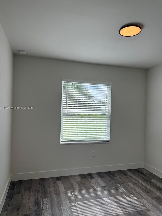 Building Photo - 710 Bedford Point Ave