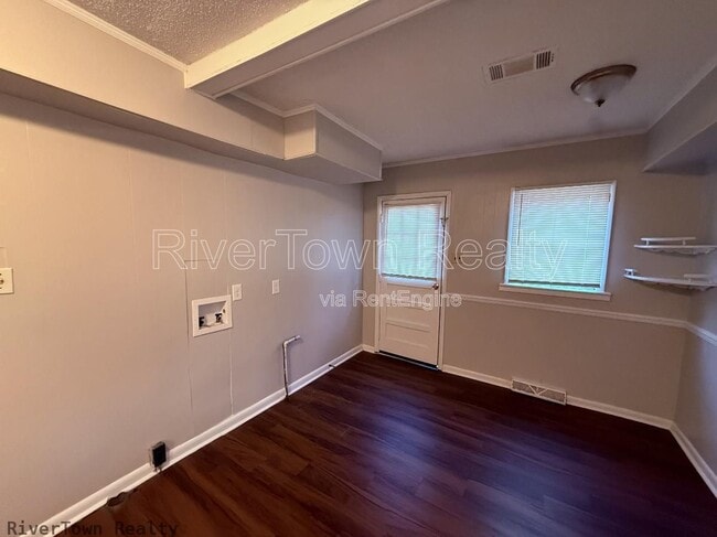 Building Photo - 1454 Delano Ave