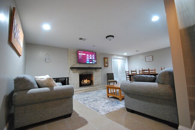 Building Photo - 13 Tanglewood Dr