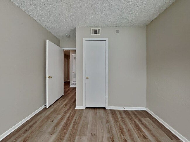 Building Photo - 3BR/1.5BA Home with Garage, Spacious Layout & Modern Upgrades