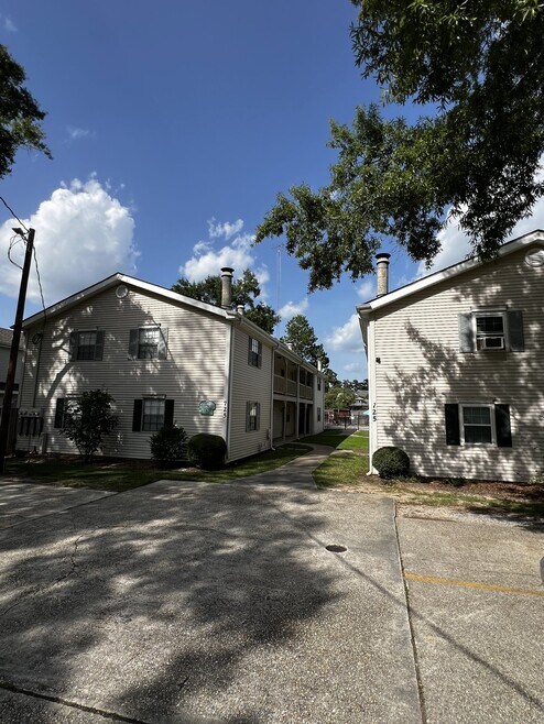 Building Photo - 725 Heavens Dr