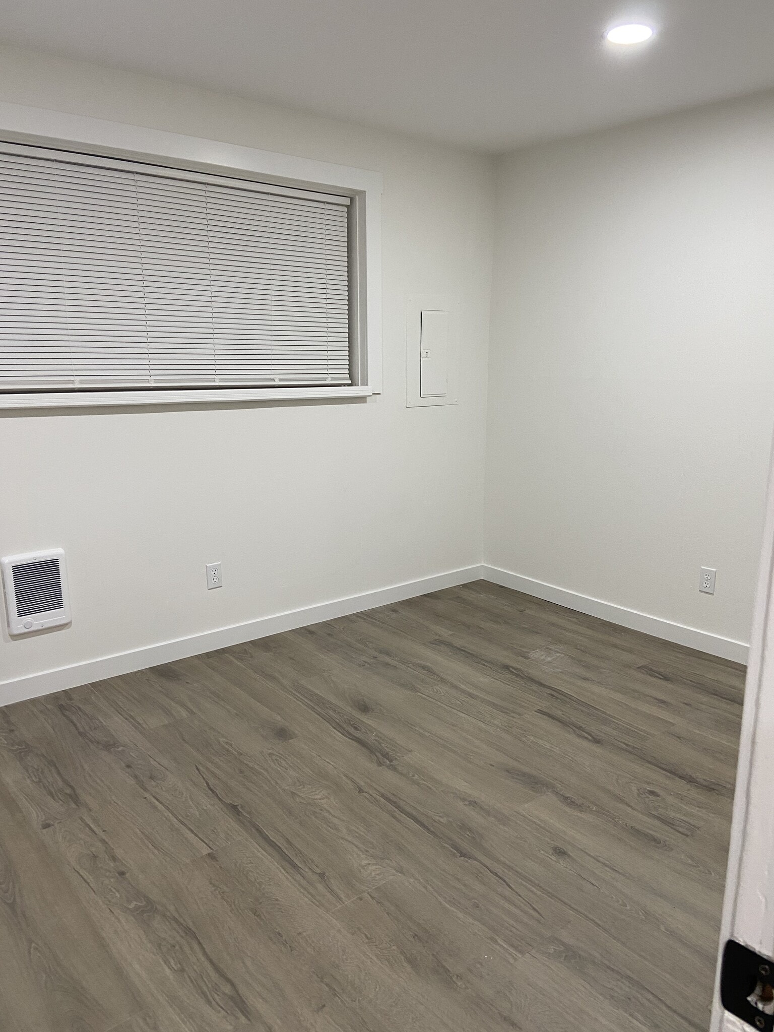 Building Photo - 9535 Ashworth Ave N