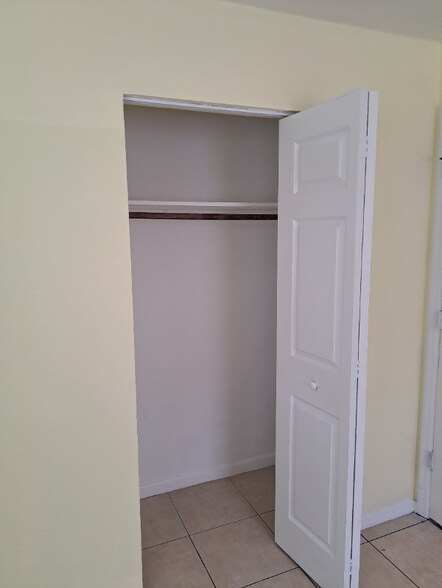 Building Photo - 1021 Oaktree Ln