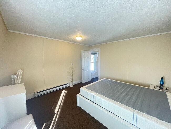 Building Photo - 60-62 Broadway