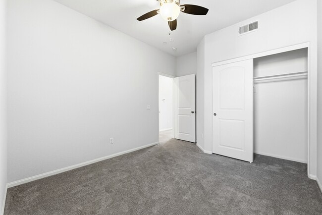 Building Photo - 1460 Mockingbird Ct