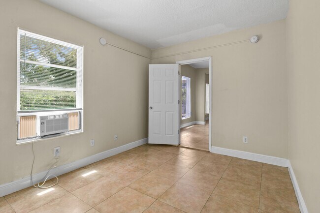 Building Photo - 3721 Henry Ave