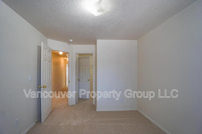 Building Photo - 11715 NE 31st St