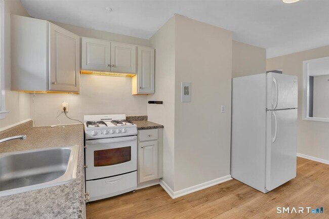 Building Photo - 63 Maynard St