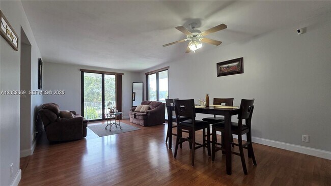 Building Photo - 901 Hillcrest Dr