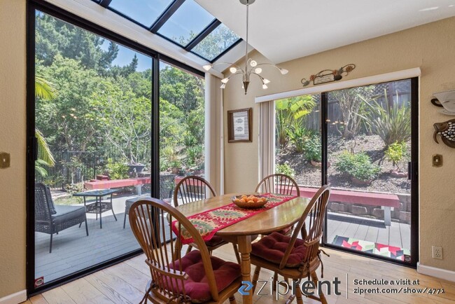 Building Photo - 6026 Ridgemont Dr
