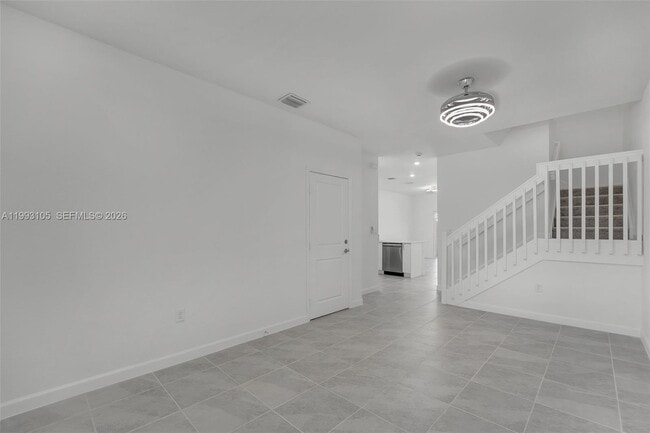 Building Photo - 2425 SE 28th Dr