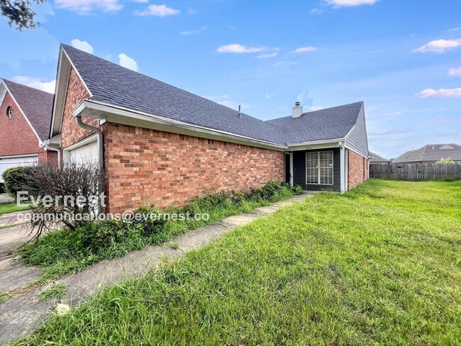 Building Photo - 5573 Kaitlyn Dr W