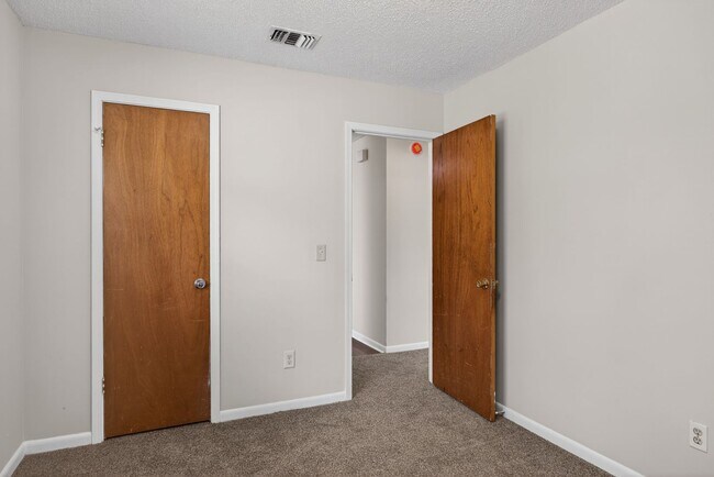 Building Photo - Nice family home!