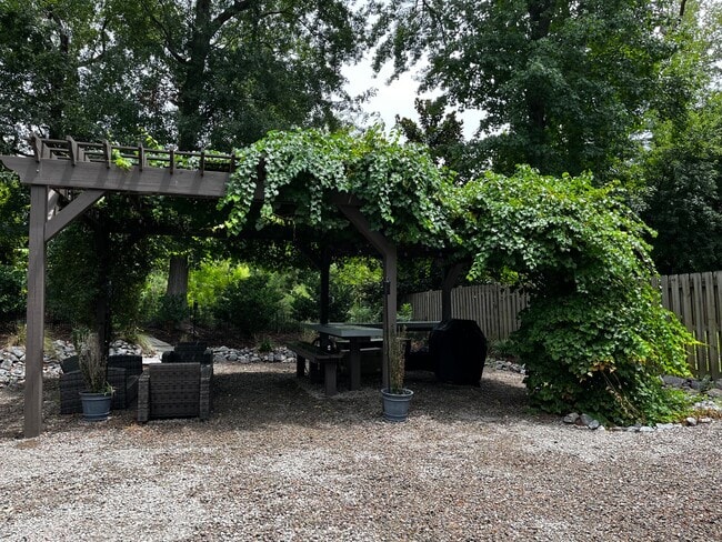 Building Photo - 413 Chablis Way