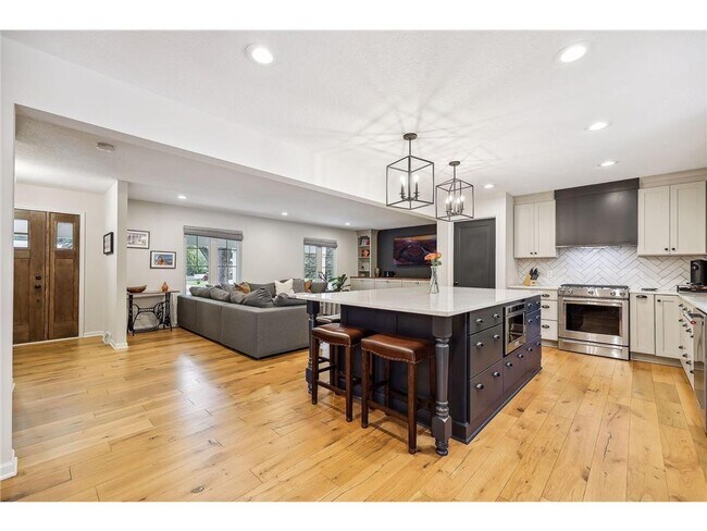 Building Photo - 18620 26th Ave N