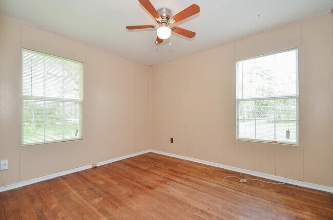 Building Photo - 5515 Flamingo Dr