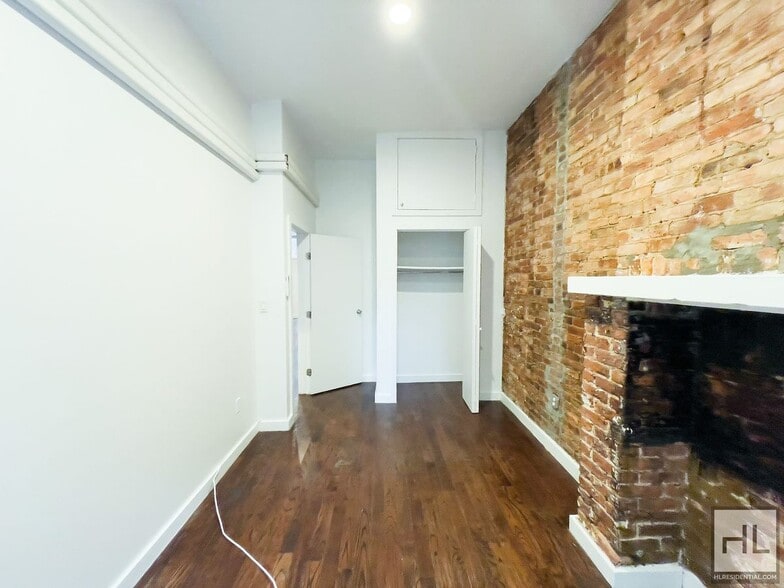 Building Photo - TOMPKINS AVENUE / Spacious 4-Bed 1-Bath