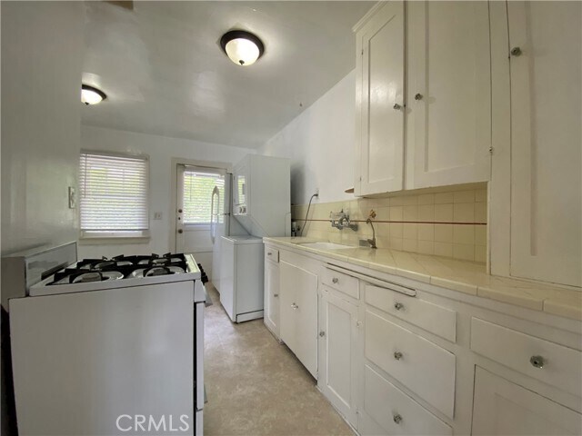 Building Photo - 1714 Gillette Crescent